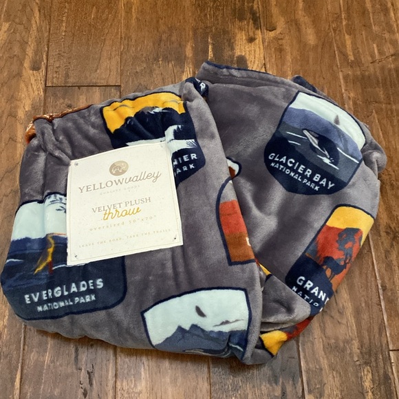 National Parks Plush Throw Blanket NEW Grey - Picture 6 of 6